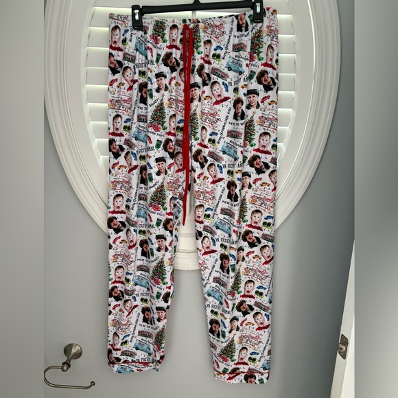 Home Alone Adult Pajamas - Festive White - Picture 1 of 9